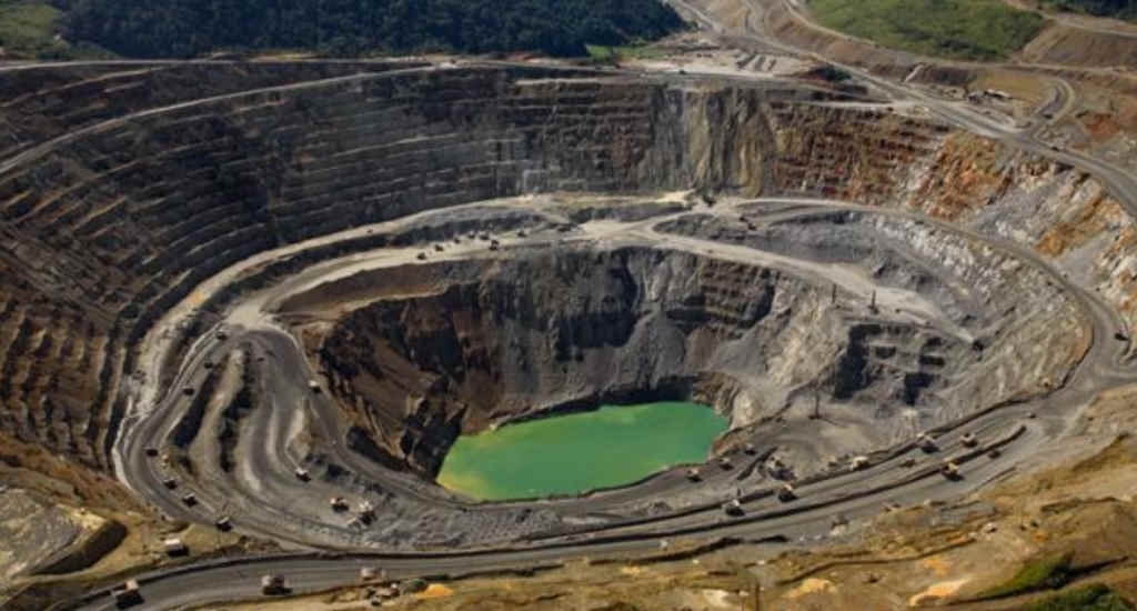 Balsa de una mina de uranio